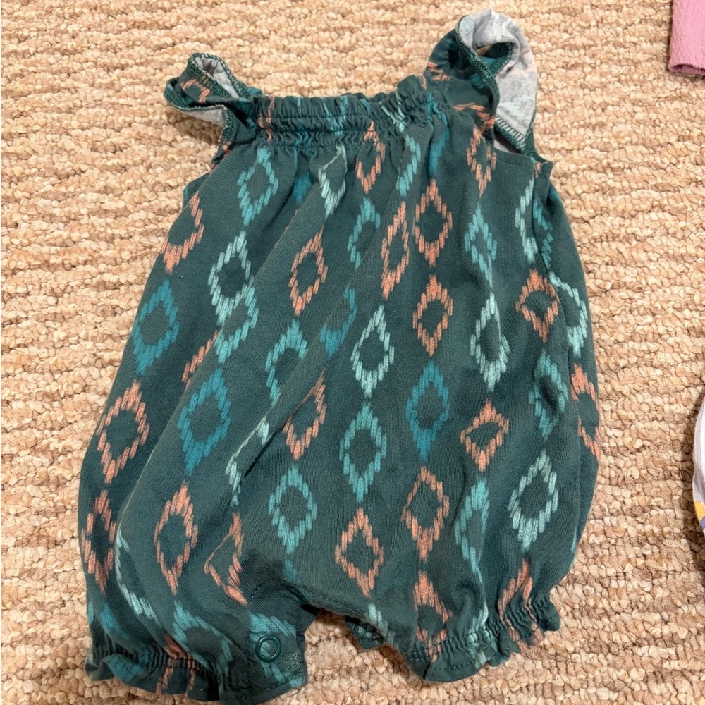 Carter’s Newborn Baby Girl Clothing Set of 4 Rompers and One Sleeveless Onesie - Picture 5 of 13